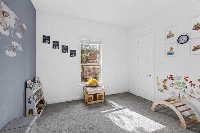 Building Photo - 15513 La Catania Way