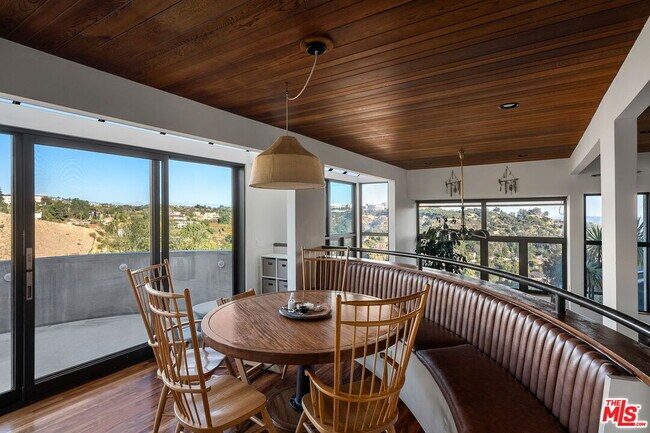 Building Photo - 1026 N Tigertail Rd