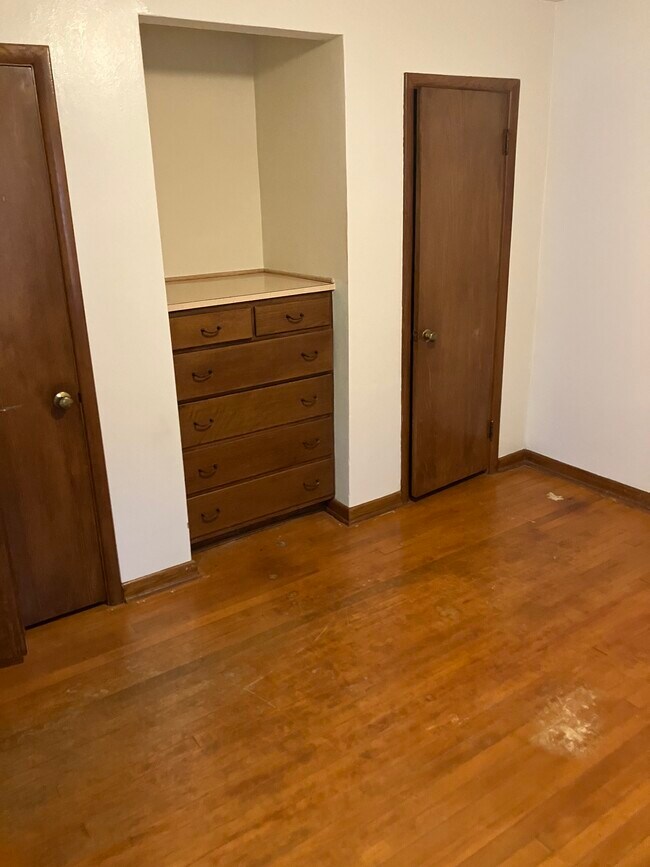 Building Photo - 100 N 80th St