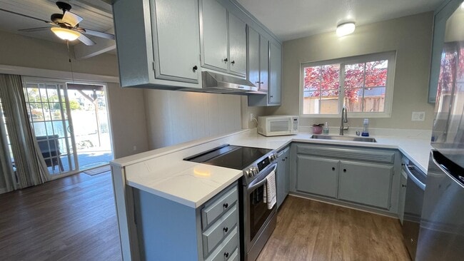 Building Photo - 1213 Otis Dr