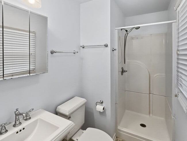 Building Photo - 6909 Justice Dr