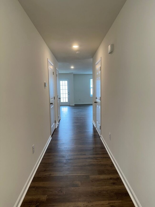 Building Photo - 3 Bedroom / 2.5 Bath Townhome Kingsport, TN