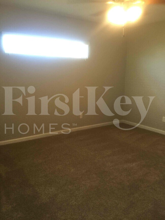 Building Photo - 3549 SW Rosardo St