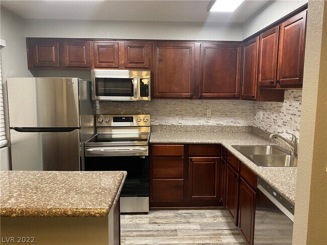 Building Photo - 5332 River Glen Dr