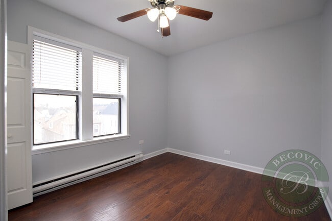Building Photo - 3635 W Dickens Ave