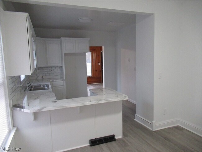 Building Photo - 378 Columbus St