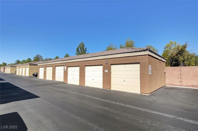 Building Photo - 8805 Jeffreys St