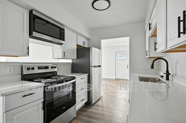 Building Photo - 509 E Jefferson St