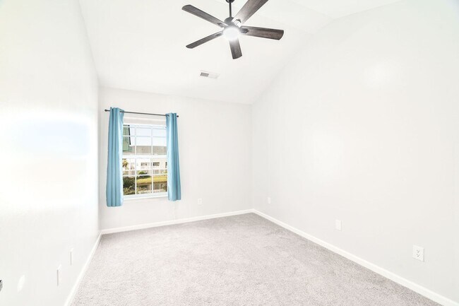 Building Photo - 116 Winding River Dr