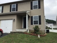 Building Photo - Lovely Muhlenberg townhome!