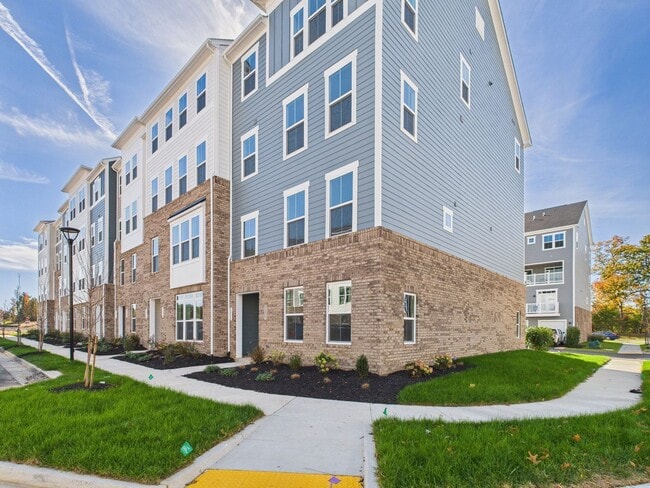 Building Photo - 2802 Calgary Ln