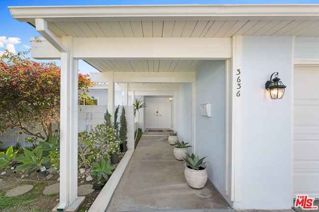 Building Photo - 3636 Oceanhill Way