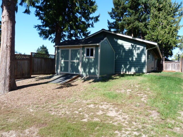 Building Photo - APPLICATION PENDING - Updated Rambler
