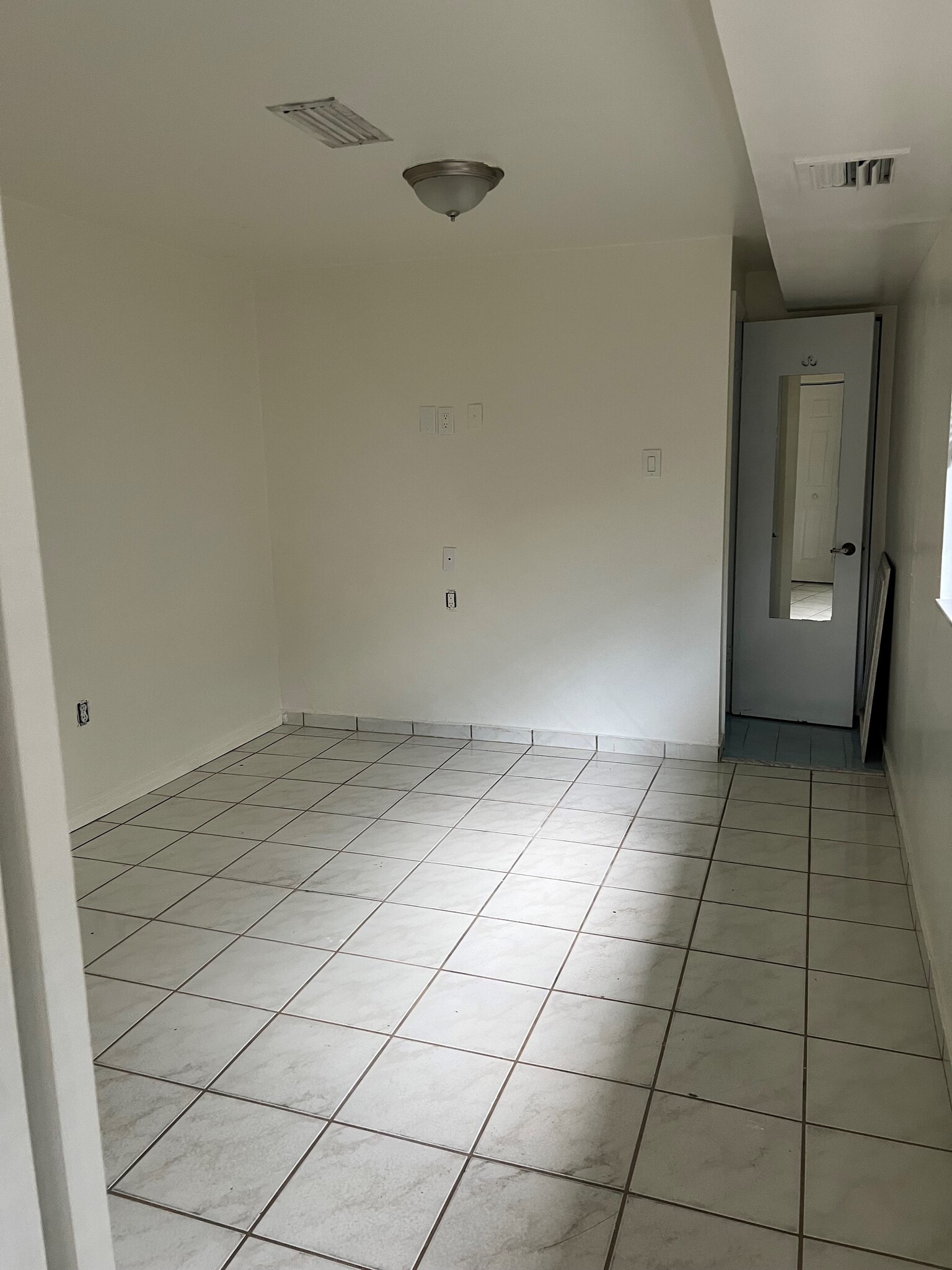 Building Photo - 6455 SW 33rd St