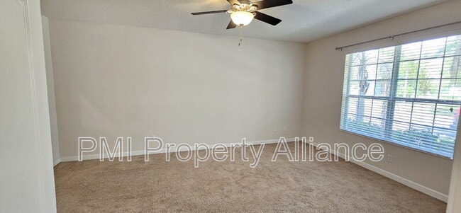 Building Photo - 15217 Evergreen Oak Loop