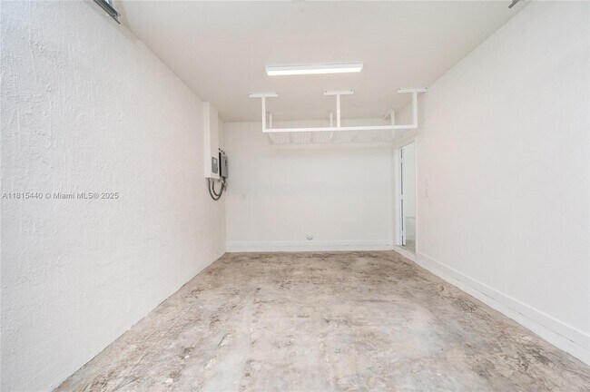 Building Photo - 725 SE 13th St Cir