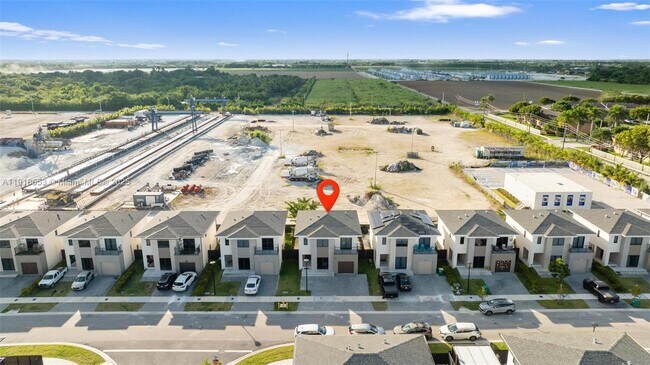 Building Photo - 275 NW 13th Pl