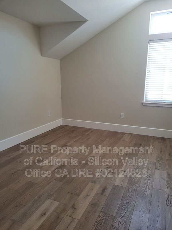 Building Photo - 600 Sunsweet Wy