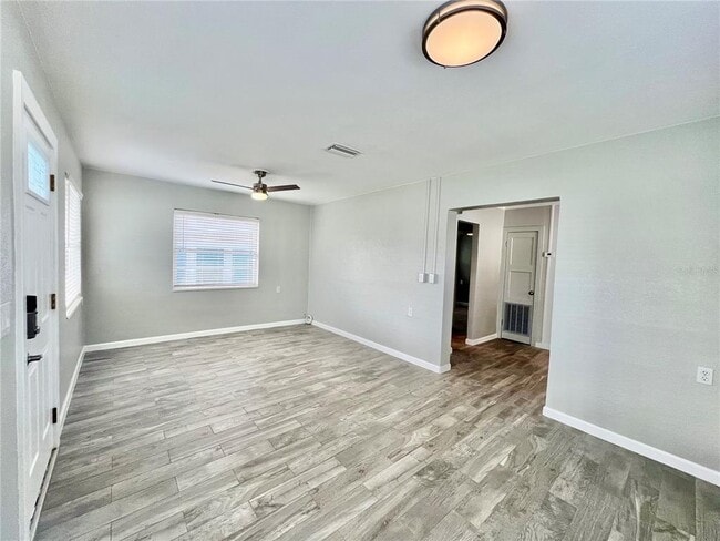 Building Photo - 107 W Minnehaha St