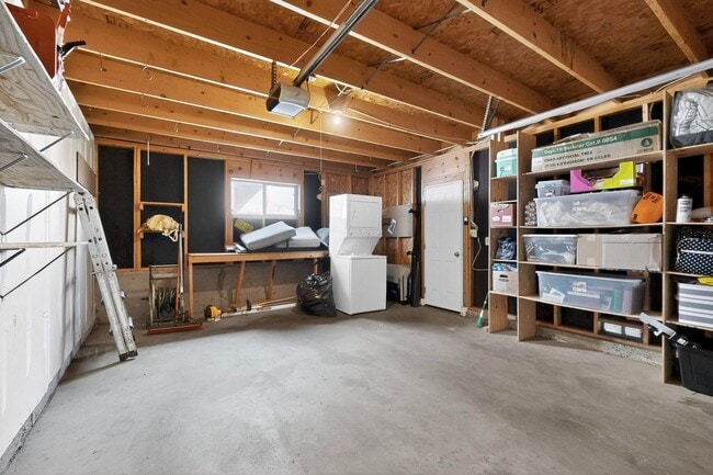 Building Photo - NE 2 Bedroom 2 Bath with Garage