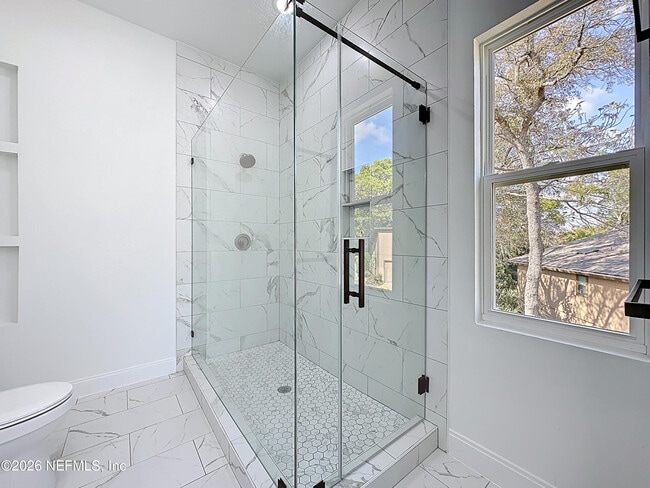 Building Photo - 2121 Broadwater Dr