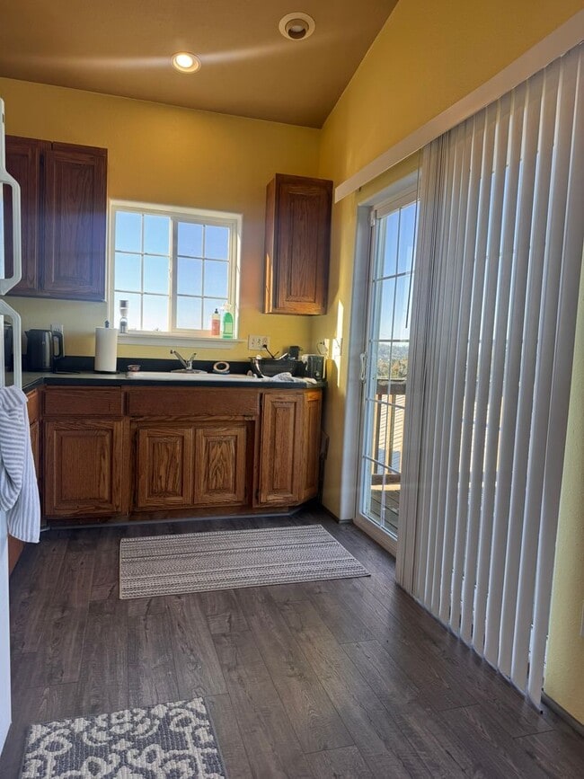 Building Photo - FULLY FURNISHED BUNGALOW WITH GORGEOUS BAY VIEWS! ALL UTILITIES INCLUDED!