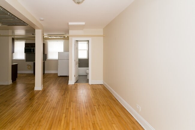 Building Photo - 4830 W Addison St