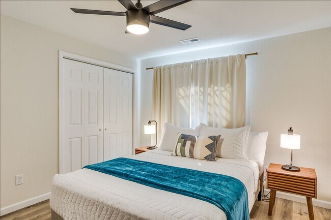 Building Photo - BEAUTIFUL 5 BEDROOM HOME  WITH LAKE VIEW A...