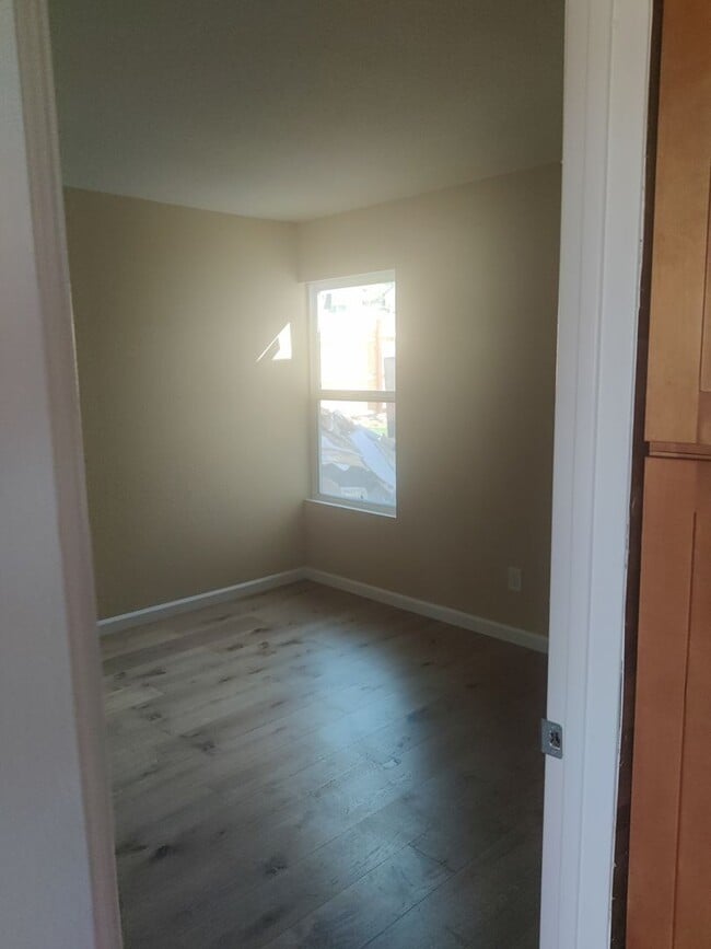 Building Photo - 5117 Naranja St