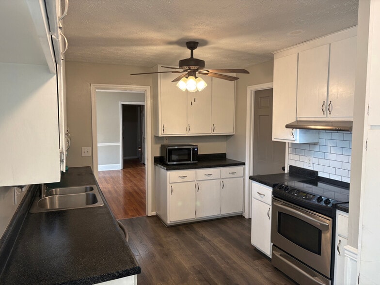 Building Photo - 404 Lake Front Dr