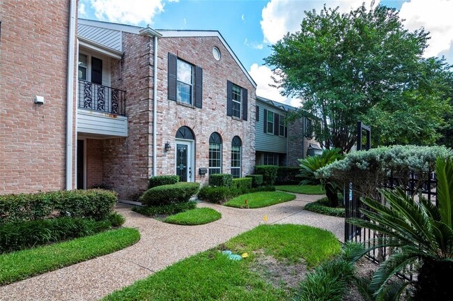 Building Photo - 12979 Trail Hollow Dr
