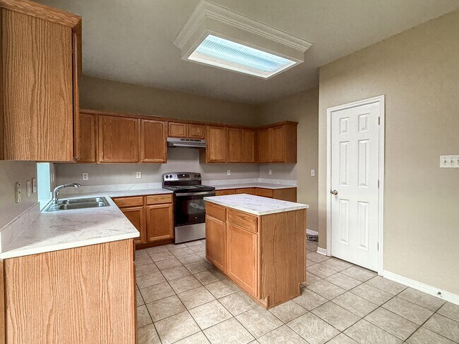 Building Photo - 340 Meadow Park