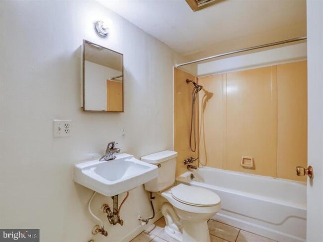 Building Photo - 103 N Church St