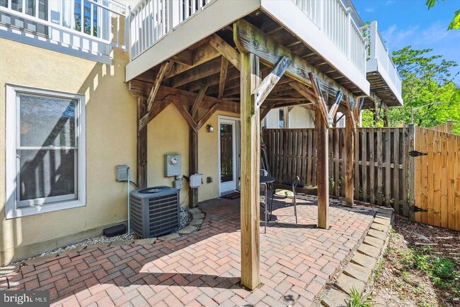 Building Photo - 3814 Woodlawn Ct