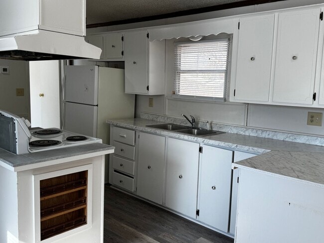 Building Photo - Three Bedroom Single Wide Home in Troutman