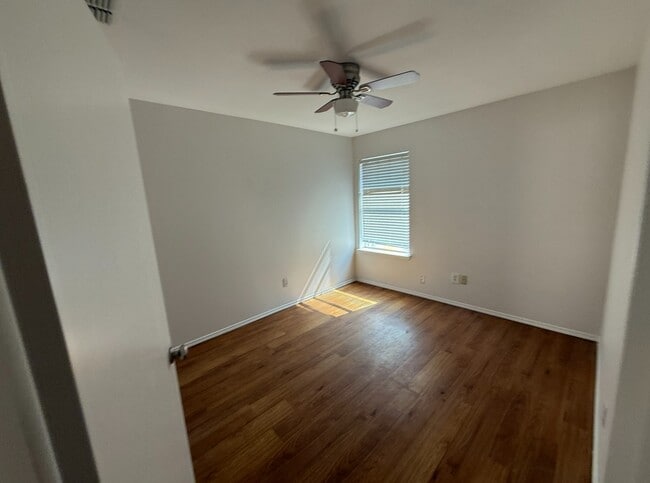 Building Photo - 3912 Silver Springs Dr