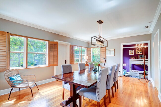 Building Photo - 411 26th St