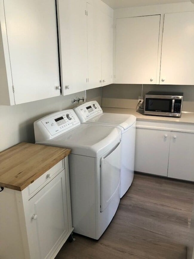 Building Photo - North Queen Anne Duplex