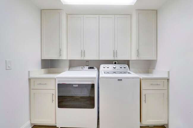 Building Photo - 1301 Seafarer Cir