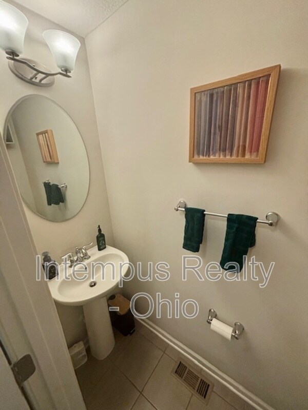 Building Photo - 6123 Brandon Dr