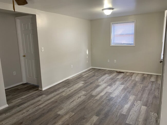 Building Photo - $775 - 2 bedroom/ 1 bathroom - 2 bed home ...