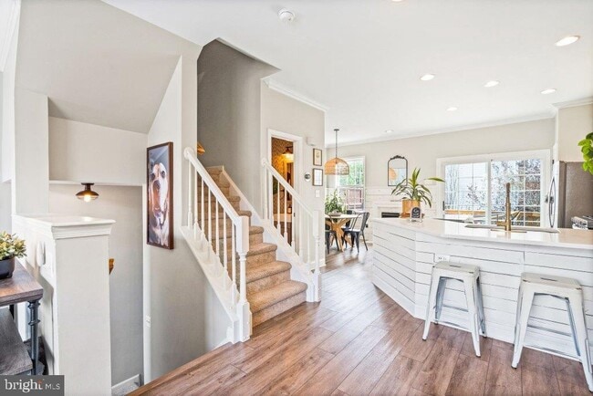 Building Photo - 10136 Pale Rose Loop