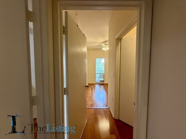 Building Photo - 402 S Armenia Ave