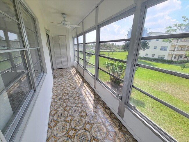 Building Photo - 196 Mansfield F