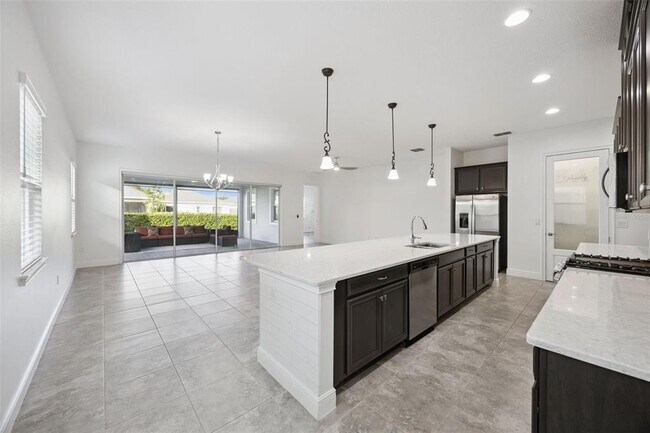 Building Photo - 5013 E Fountainwood Dr