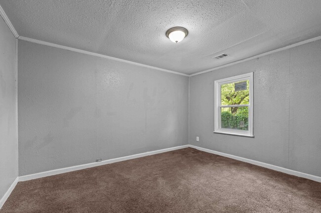 Building Photo - 3066 Redbud Rd