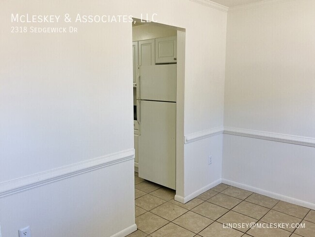 Building Photo - 2318 Sedgewick Dr