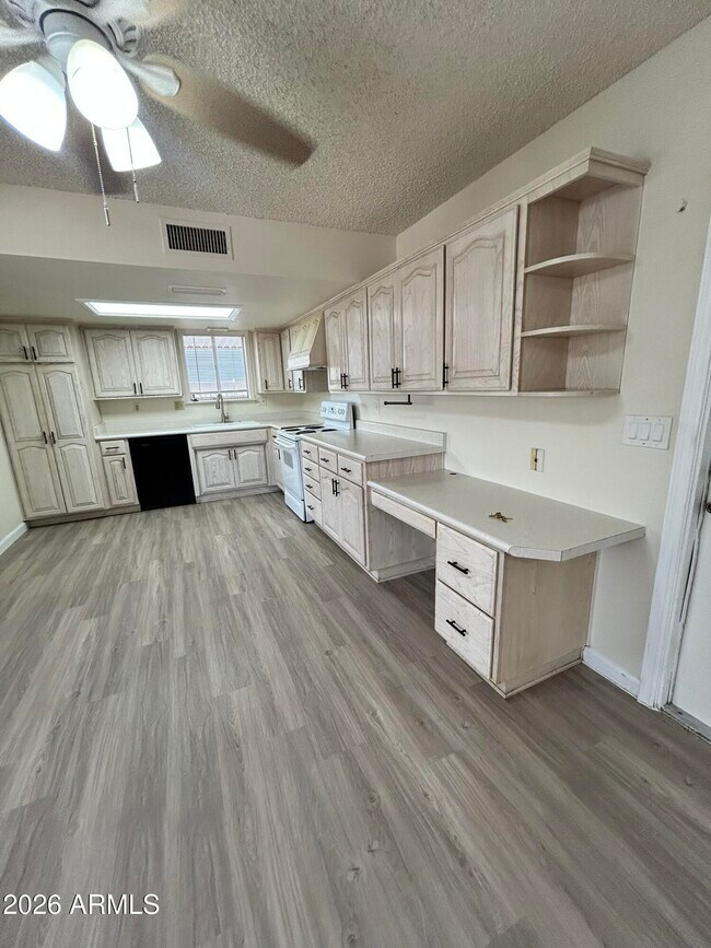 Building Photo - 711 N Oracle Cir