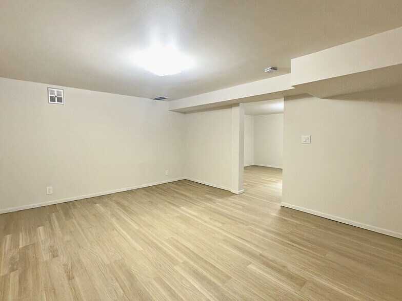 Building Photo - 125 NE 84th Ave