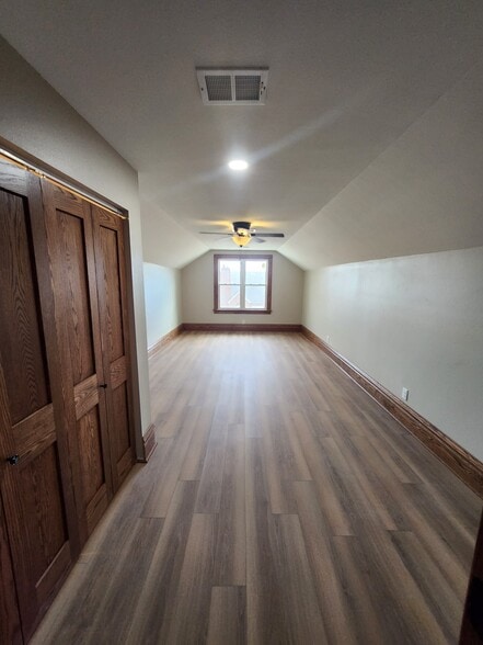 Building Photo - 403 W 4th St